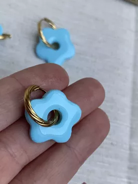 Boucles d’oreilles fleurs bleu ciel duo mère fille – Coffret cadeau comme maman | Lueur de Perles
