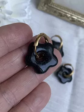 Boucles d’oreilles fleurs noir duo mère fille – Coffret cadeau comme maman | Lueur de Perles