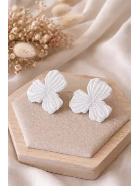 Boucles d’Oreilles Mariée – Fleur Élégante et Chic- Camélia Blanc