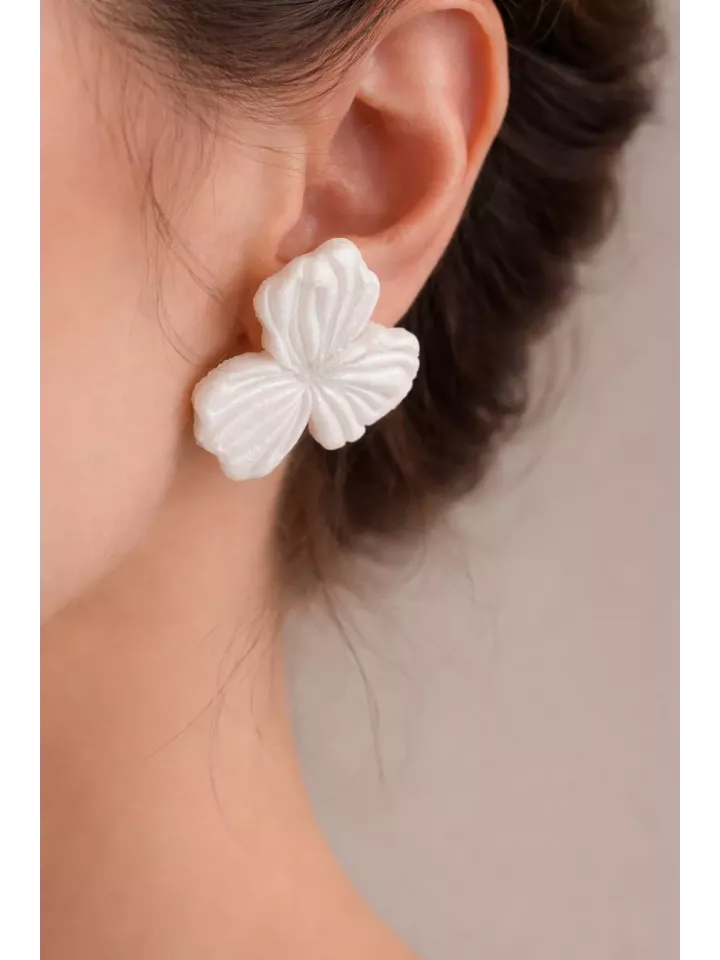 Boucles d’Oreilles Mariée – Fleur Élégante et Chic- Camélia Blanc