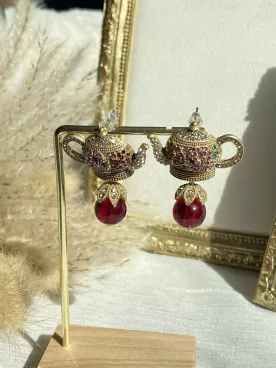 Boucles d’oreilles Théière Royale – Bijou fantaisie élégant rouge & doré
