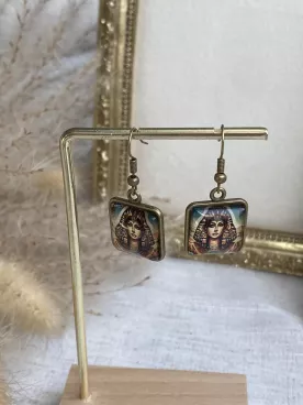Boucles d’oreilles Cléopâtre Antique – Médaillon carré & inspiration égyptienne