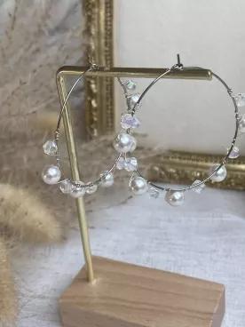 Boucles d’oreilles Perles – Créoles argentées perles & cristaux, style élégant et délicat