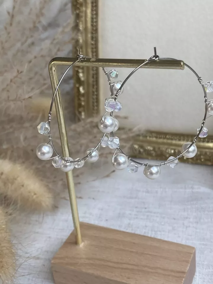 Boucles d’oreilles Perles – Créoles argentées perles & cristaux, style élégant et délicat