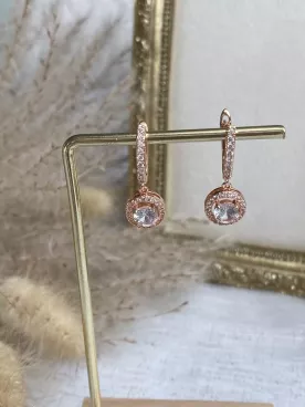 Boucles d’oreilles Éclat Rosé – Créoles zirconium & finition doré rose élégante