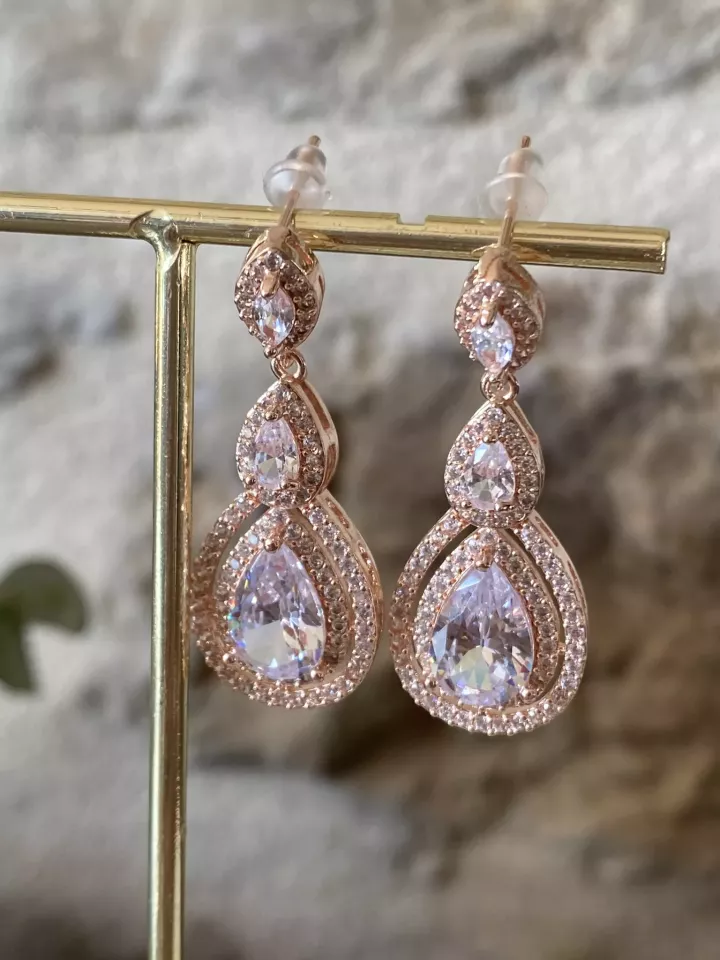 Boucles d’oreilles Goutte – Cristaux étincelants & finition doré rose élégante