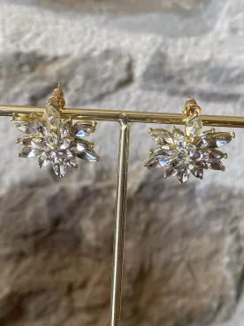 Boucles d’oreilles Fleur Étoilée – Cristaux scintillants & finition dorée élégante