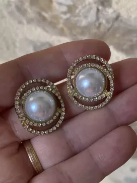 Boucles d’oreilles Perle– Perle nacrée & cristaux dorés, style chic intemporel