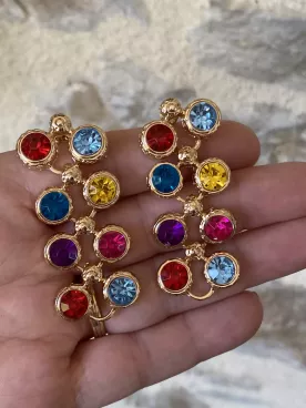 Boucles d’oreilles Cascade Multicolore – Cristaux colorés & doré texturé, style audacieux chic