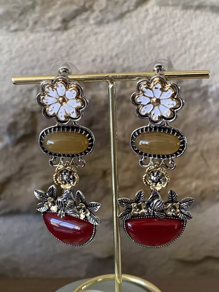 Boucles d’oreilles florales rouge & doré – Style bohème chic à pierres colorées