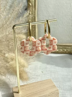 Boucles d’oreilles créoles en acier inoxydable et fleurs vichy terracotta – Style rétro et printanier