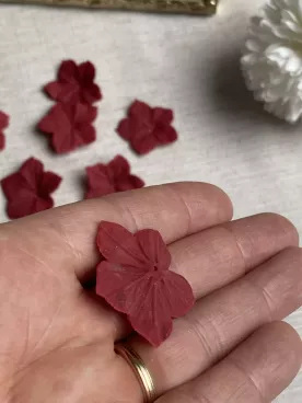 Lot de 10 fleurs bordeaux – Porcelaine froide souple | DIY, fleur de cerisier & loisirs créatifs