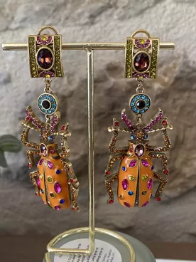 Boucles d’oreilles insecte XXL colorées – Bijou audacieux et original