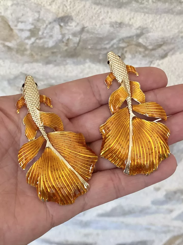 Boucles d’oreilles poisson XXL dorées – Élégance audacieuse et éclat lumineux