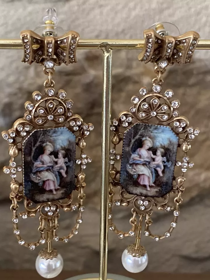 Boucles d’oreilles baroques XXL – Camée romantique et perle élégante