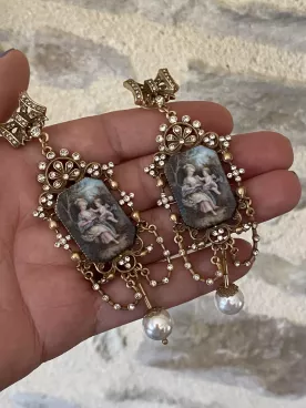 Boucles d’oreilles baroques XXL – Camée romantique et perle élégante