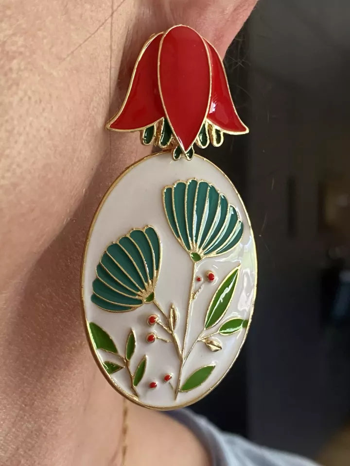 Boucles d’oreilles fleur XXL émaillées – Bijou floral élégant et coloré
