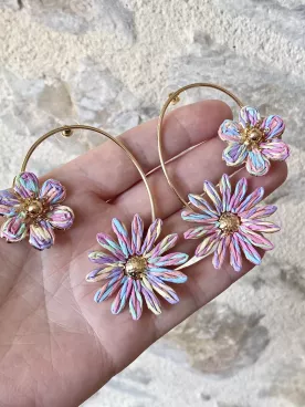 Boucles d’oreilles créoles fleurs XXL multicolores – Bijou bohème et lumineux