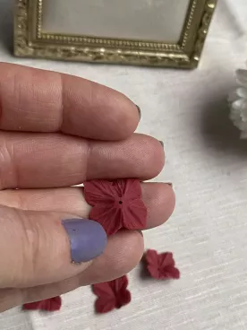 Lot de 10 fleurs d’hortensia bordeaux en porcelaine froide souple – Idéal DIY & loisirs créatifs