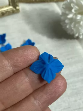 Lot de 10 fleurs d’hortensia  bleu profond en porcelaine froide souple – Idéal DIY & loisirs créatifs
