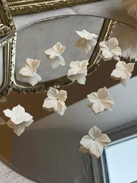 Lot de 10 fleurs d’hortensia ivoire en porcelaine froide souple – Idéal DIY & loisirs créatifs