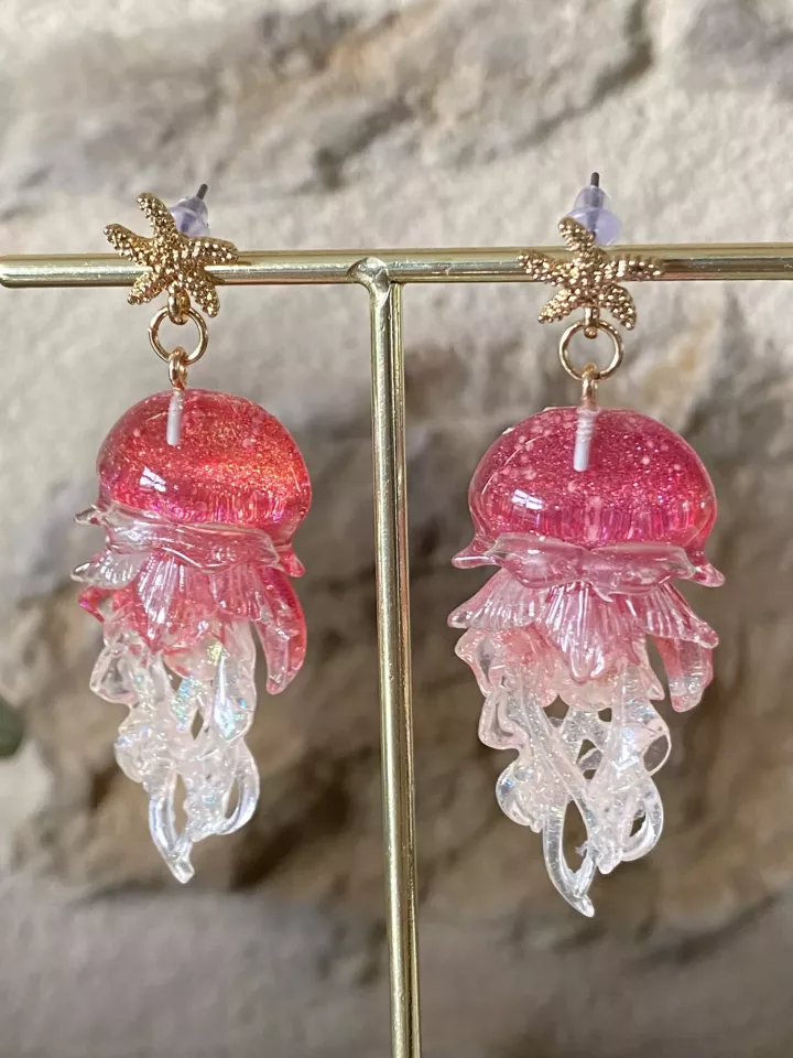 Boucles Méduse rose – Bijou lumineux et audacieux