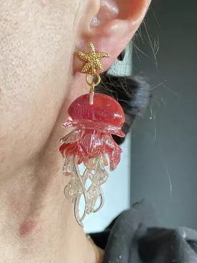 Boucles Méduse rose – Bijou lumineux et audacieux