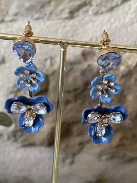 Boucles d’oreilles fleurs bleues & strass – Esprit floral chic