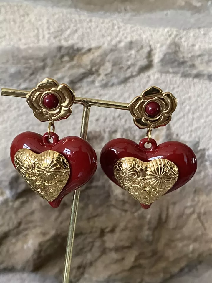 Boucles d’oreilles cœur rouge & doré – Esprit romantique chic