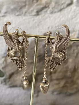 Boucle d’oreille ange doré & cœur suspendu- Love  – Bijou baroque audacieux