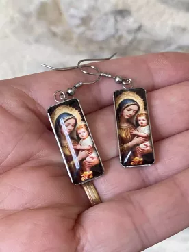 Boucles d’oreilles Madone vintage – Bijou religieux élégant avec pendentif rectangulaire