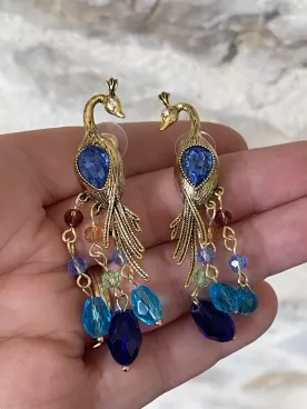 Boucles d’oreilles paon doré – Bijou coloré élégant avec cristaux pendants