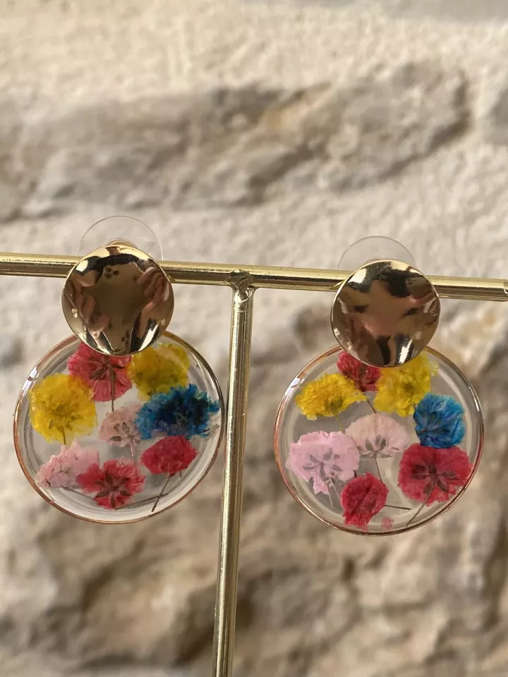 Boucles d’oreilles fleurs séchées – Éclat floral coloré et délicat