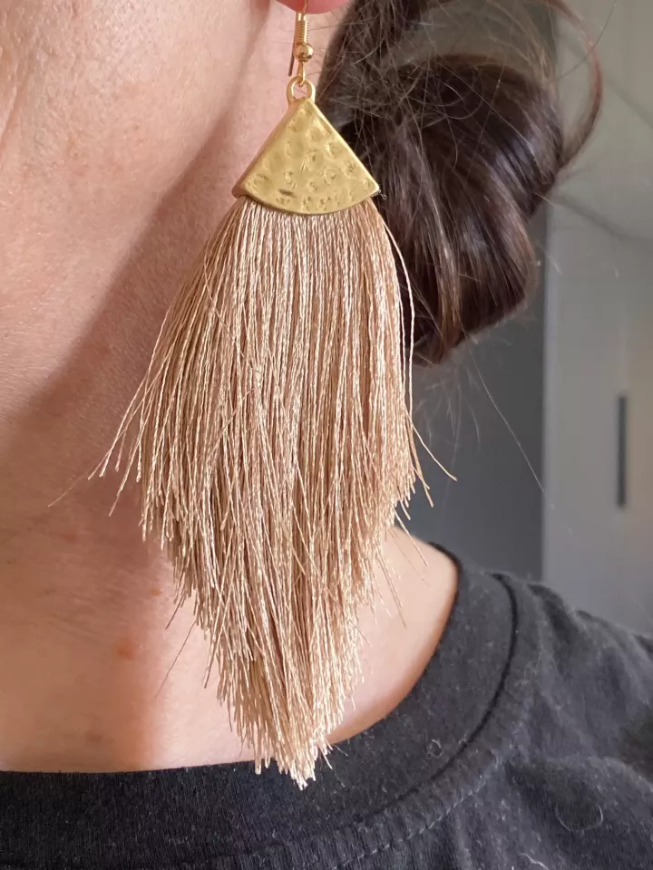 Boucles d’oreilles longues à franges – Bijou doré bohème et tendance