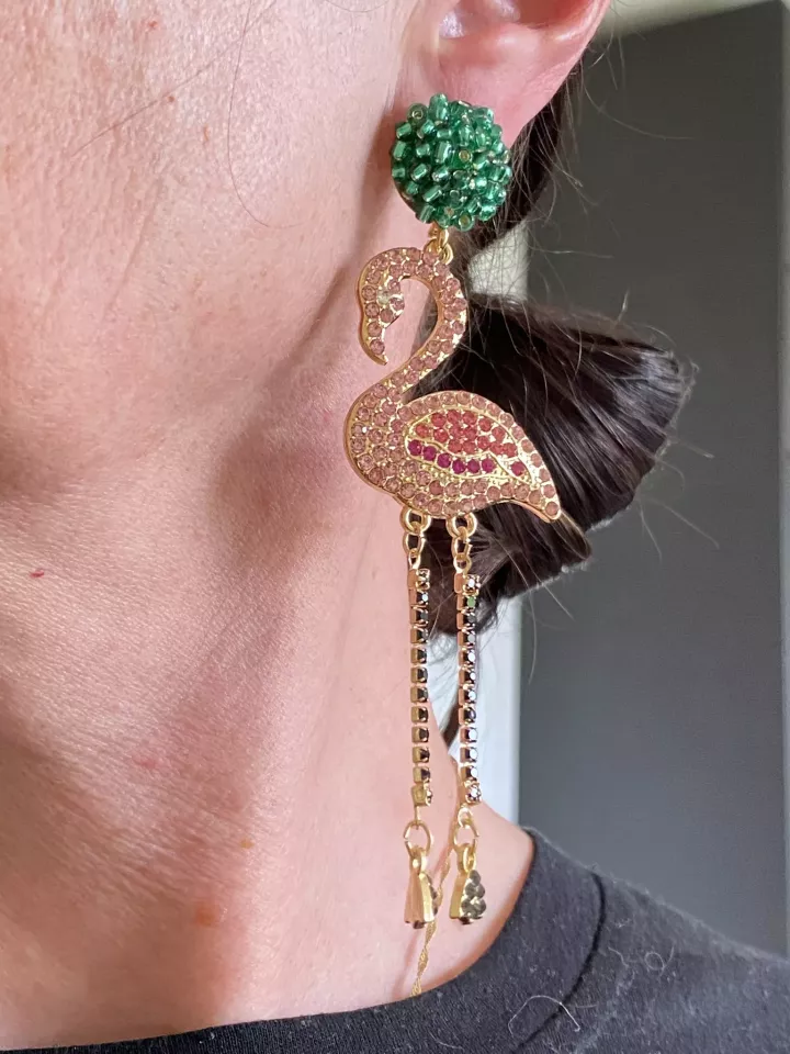 Boucles d’oreilles flamant rose dorées avec strass – bijou original et coloré