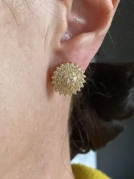 Boucles d’oreilles Mariée dorées pavées de strass – bijou élégant et lumineux