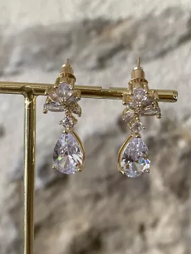 Boucles d’oreilles dorées mariée  goutte avec strass – bijou élégant et lumineux