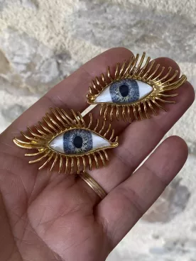 Boucles d’Oreilles Œil Bleu Dorées et Perles – Bijou Fantaisie Élégant et Original