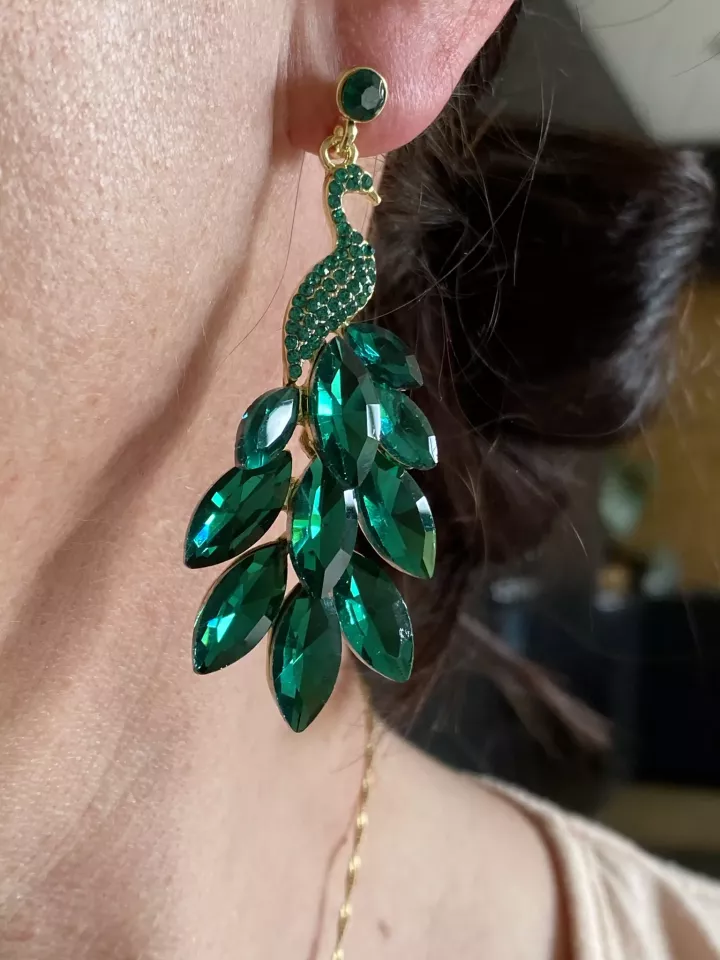 Boucles d’oreilles paon vert émeraude avec strass – bijou élégant et lumineux