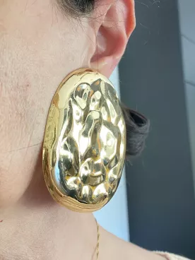 Boucles d’oreilles dorées XXL martelées – Design oversize brillant