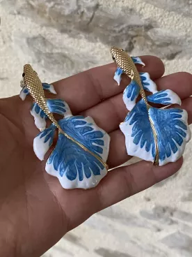 Boucles d’oreilles XXL poisson chinois bleu et blanc – Bijou original et élégant