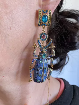 Boucles d’oreilles insecte XXL colorées – Bijou audacieux et original