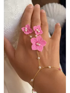 Bracelet bague doigt fleur rose et perles – Bijou de main mariage élégant- Floréline