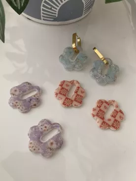 Lot boucles d’oreilles fleurs colorées interchangeables – Créoles dorées – Bijoux originaux faits main