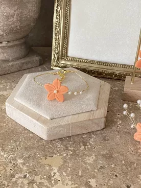 Bracelet Corail Solaire – Fleur fait main – Bijou mariage coloré perles & doré