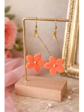 Boucles Corail Solaire – Fleurs faites main – Bijoux mariage colorés dorés