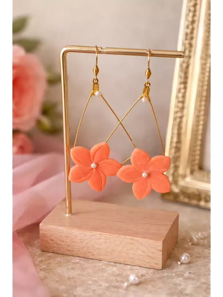 Boucles Corail Solaire – Fleurs faites main – Bijoux mariage colorés dorés