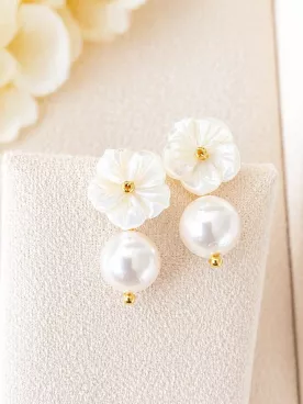 Boucles d’Oreilles Mariée Fleur Nacrée & Perle – Élégance Romantique Dorée- Éclora