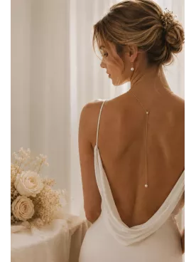 Collier de Dos Mariée Élina – Chaîne Fine & Perles Facettées Aimantées