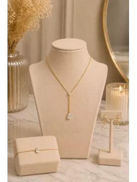 Parure Mariée Victoria – Collier, Bracelet & Boucles d’Oreilles Goutte Cristal – Chaîne Fine Dorée